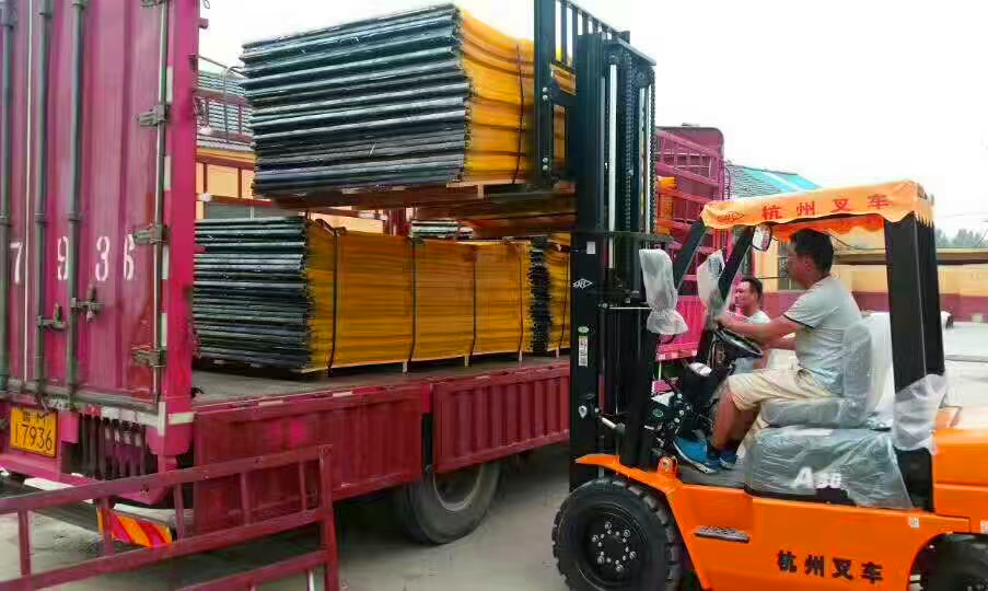 聚氨酯裝（zhuāng）車.jpg